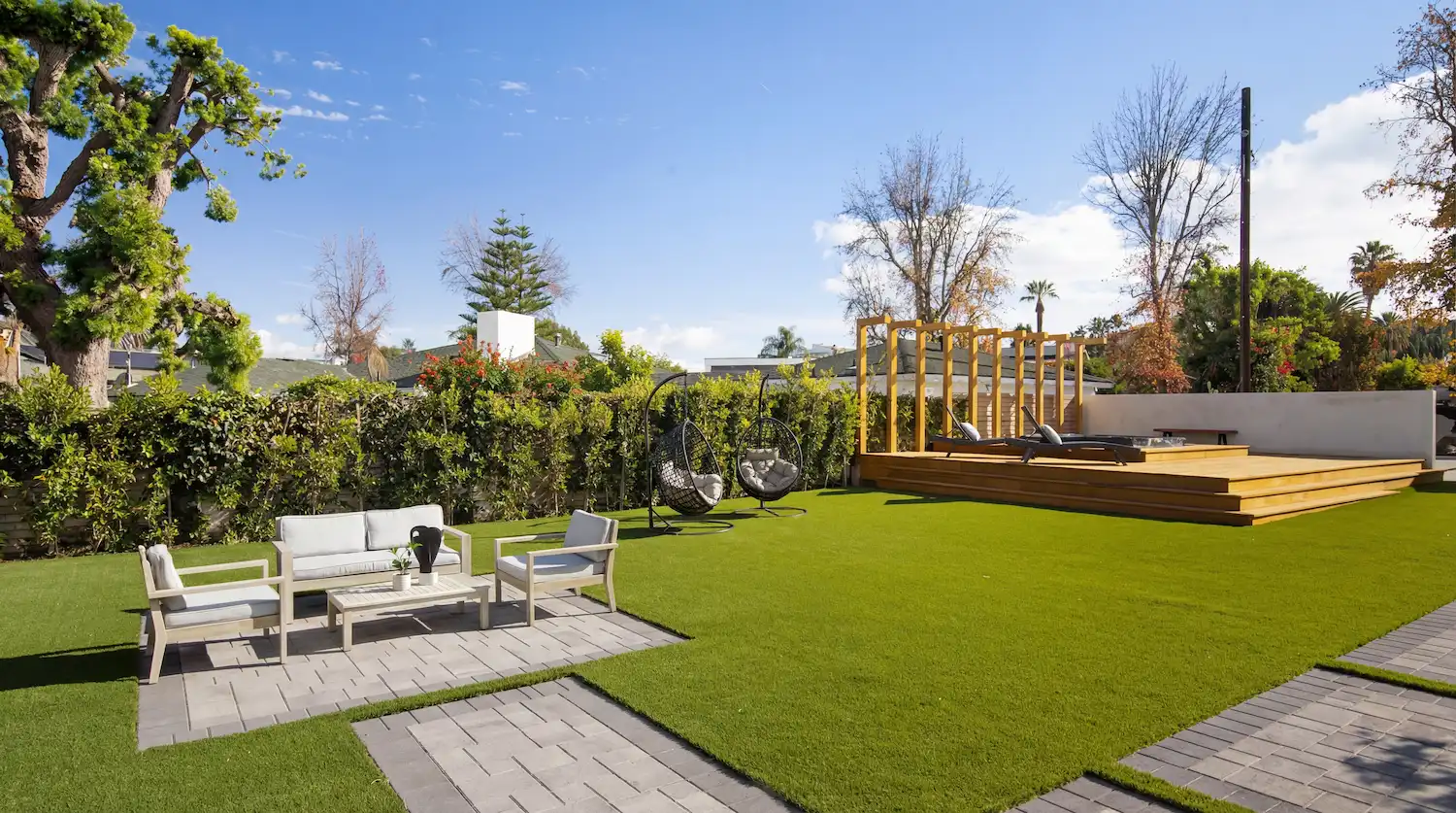 Outdoor_Living_Space_HD